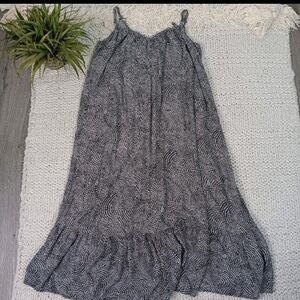 Ava & Viv Women's Sleeveless Black and White Flowy Ruffle Hem Maxi Sundress, 1X